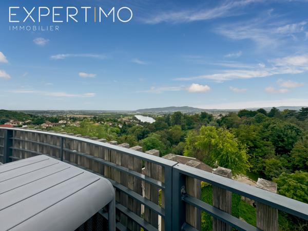 Trévoux (01600) BIEN ATYPIQUE – ANCIEN CHÂTEAU D’EAU ENTIÈREMENT RÉHABILITÉ – VUE PANORAMIQUE À 360° – TREVOUX