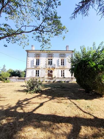 BELLE DEMEURE EN PIERRE – LÉVIGNAC-DE-GUYENNE
