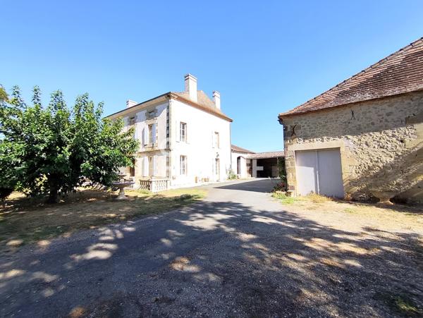 BELLE DEMEURE EN PIERRE – LÉVIGNAC-DE-GUYENNE