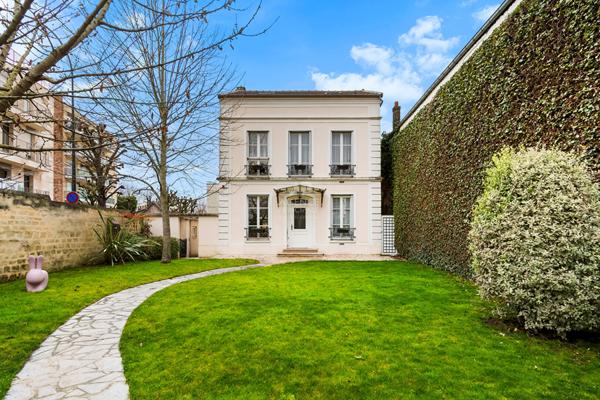 Maison Saint Germain En Laye 6 pièce(s) 161 m2 €1 575 000 ** - Référence 17678