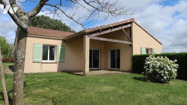 LA MEILLERAIE TILLAY, LUMINEUSE ET FONCTIONNELLE MAISON D'HABITATION DE PLAIN-PIED DE 2008.