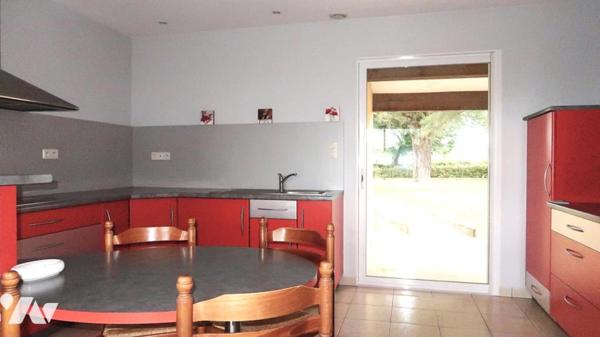 LA MEILLERAIE TILLAY, LUMINEUSE ET FONCTIONNELLE MAISON D'HABITATION DE PLAIN-PIED DE 2008.