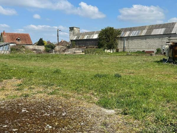 À vendre – Superbe terrain constructible d’environ 3 000 m² à Feuquières-en-Vimeu