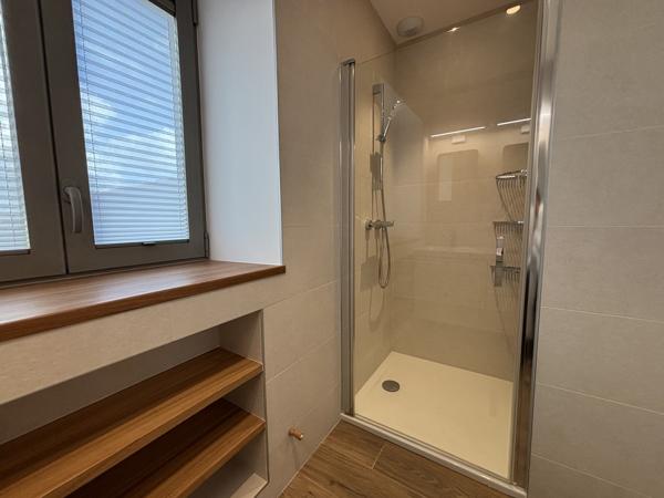 A Louer. Disponible au 1er Septembre 2026. LOCATION MEUBLEE. Quimper, Maison Rénovée & Réhabilitée en Colocation – 4 Chambres