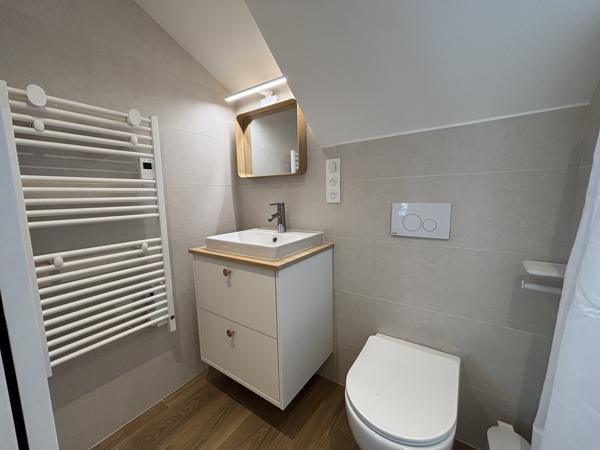 A Louer. Disponible au 1er Septembre 2026. LOCATION MEUBLEE. Quimper, Maison Rénovée & Réhabilitée en Colocation – 4 Chambres