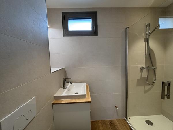 A Louer. Disponible au 1er Septembre 2026. LOCATION MEUBLEE. Quimper, Maison Rénovée & Réhabilitée en Colocation – 4 Chambres