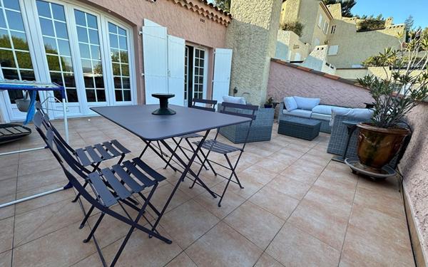 Appartement à vendre    4 pièces •  Saint-Cyr-sur-Mer