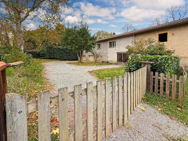 Maison à louer - 5 pièces à PERREUX