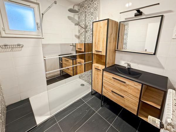 Maison à louer - 5 pièces à PERREUX