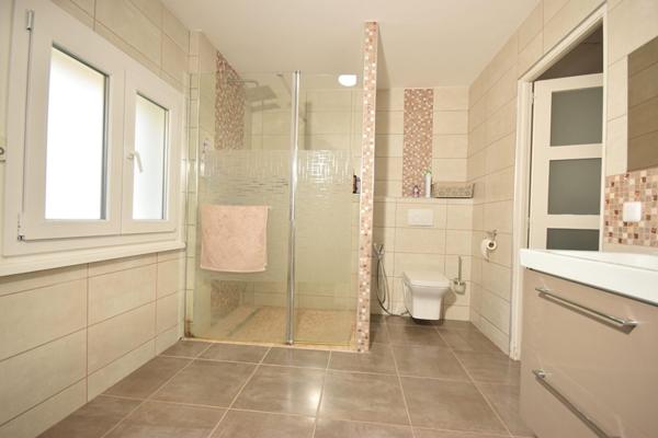 Villa 6 pièces en plein coeur d'un quartier résidentiel - Cluses (74300)