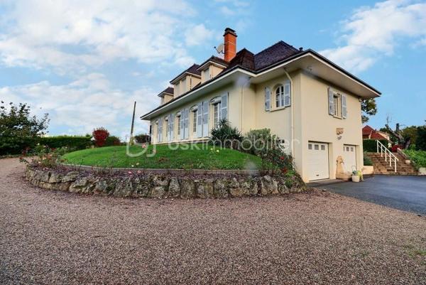 Maison traditionnelle de 187,05 m²