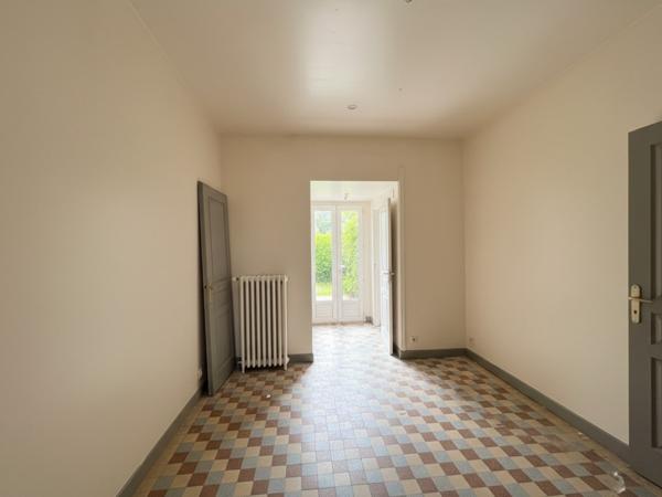 Immeuble 13 pièces - 236 m²