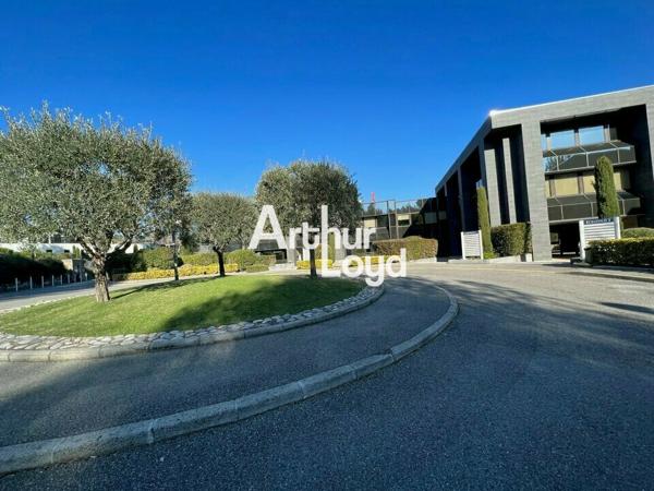 Bureaux rénovés à louer divisibles dès 73 m² - Sophia Antipolis