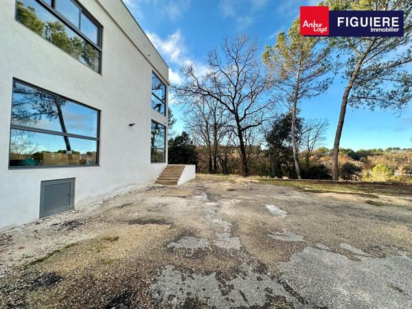 BUREAUX EN TRÈS BON ÉTAT À SAINT CANNAT EN LOCATION