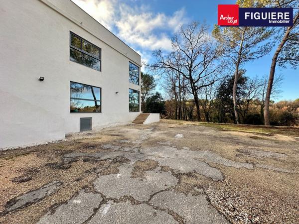 BUREAUX EN TRÈS BON ÉTAT À SAINT CANNAT EN LOCATION