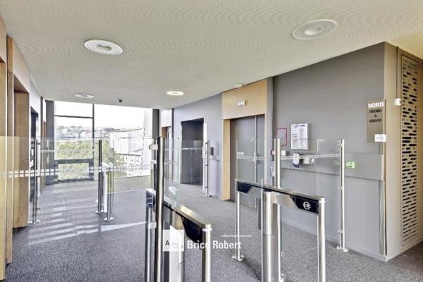 Bureaux à louer à Lyon bureaux lumineux quartier Gerland proximité transports