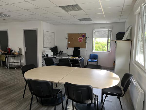 Bâtiment de bureaux d'environ 200 m2 - A vendre à SEMOY
