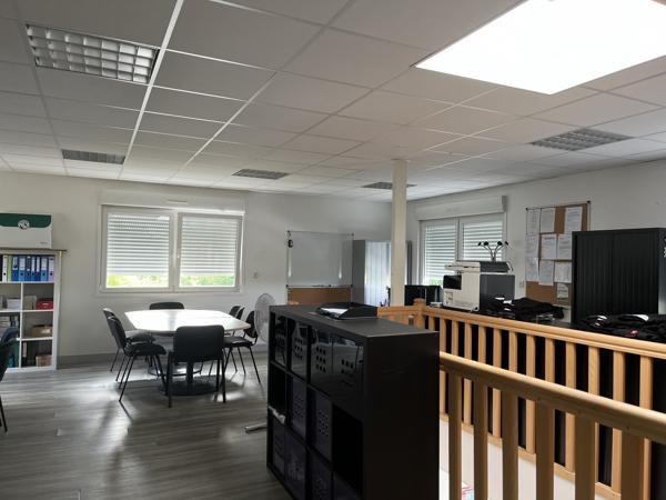 Bâtiment de bureaux d'environ 200 m2 - A vendre à SEMOY