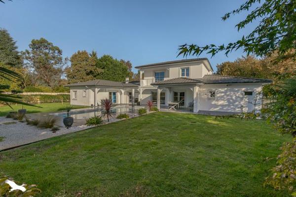 Maison à vendre 653 688 € Saint-Jean-d'Illac 6 p 187 m² DPE C