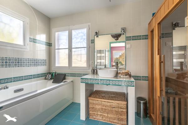 Maison à vendre 653 688 € Saint-Jean-d'Illac 6 p 187 m² DPE C