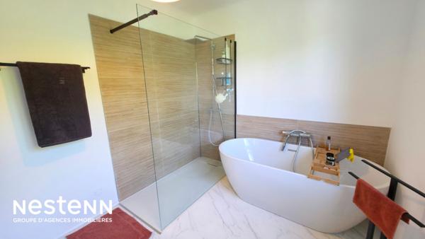 Belle maison Nantaise d'environ 140m² avec 4 chambres, magnifique jardin d'environ 2500m² avec dépendance et accès à la levée.