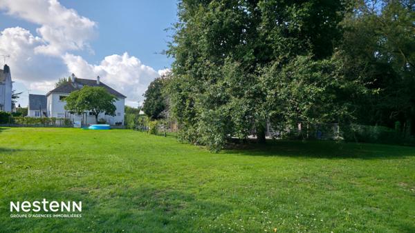 Belle maison Nantaise d'environ 140m² avec 4 chambres, magnifique jardin d'environ 2500m² avec dépendance et accès à la levée.