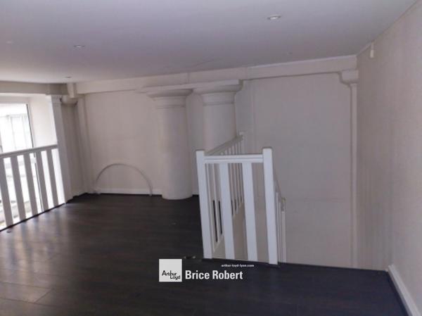Bureaux à louer à Lyon centre avec accès rez de chaussée et mezzanine