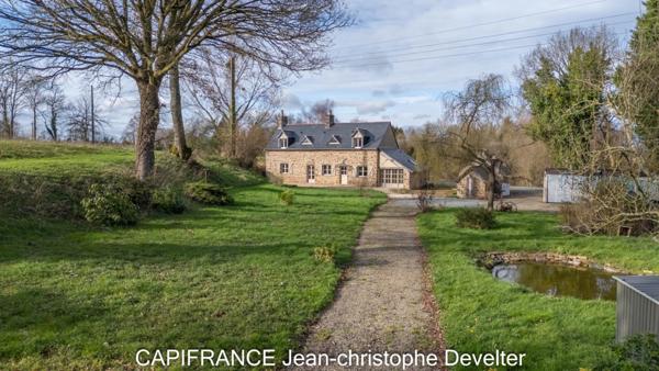 Maison à vendre proche de GORRON (53)maison en pierre 4 chambres sur terrain 1,37 hectare avec garage