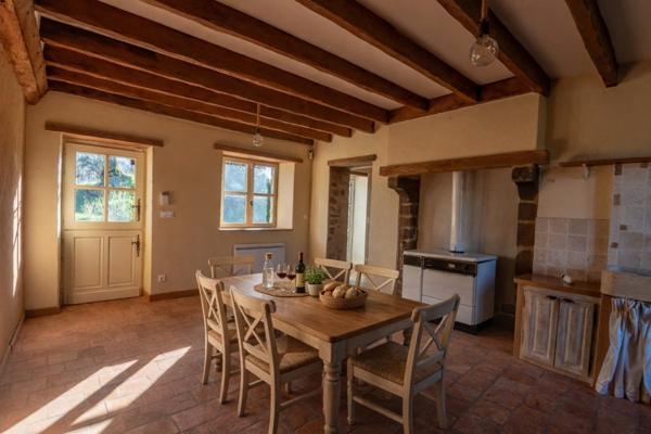 Maison à vendre proche de GORRON (53)maison en pierre 4 chambres sur terrain 1,37 hectare avec garage