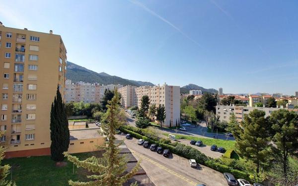Appartement à vendre    4 pièces • 62 m2 Marseille 11