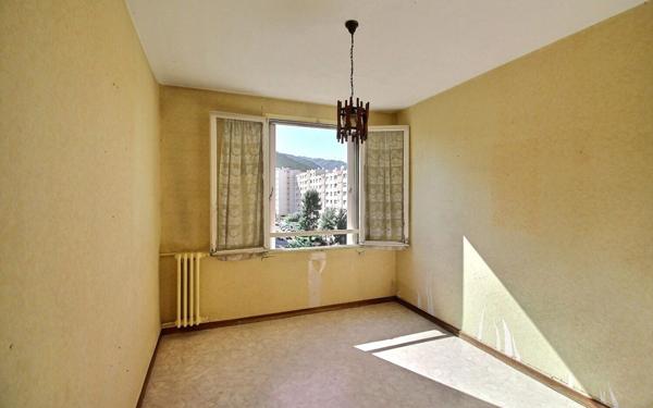 Appartement à vendre    4 pièces • 62 m2 Marseille 11