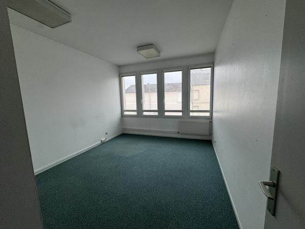 TOURS CENTRE BUREAUX A LOUER DE 200 M² ET 4 PARKINGS PROCHE A10 HEURTELOUP