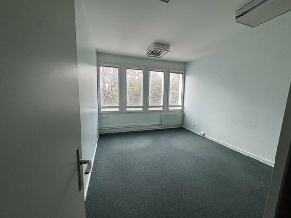 TOURS CENTRE BUREAUX A LOUER DE 200 M² ET 4 PARKINGS PROCHE A10 HEURTELOUP