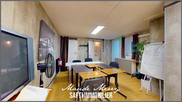 Immeuble de rapport composé de 3 lots - un local commercial de 20 m2 (qui peut être transformé en un studio) avec cave de 17 m2 - un studio de  20 m2 au 1er étage - un duplex de 47 m2 au 2ème étage