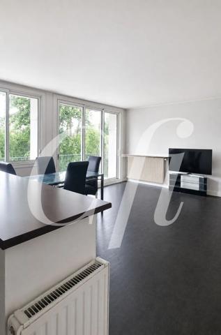 Vente
                Appartement77 m² - 3 Pièces -
                    SURESNES (92150)
