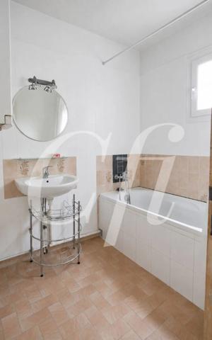 Vente
                Appartement77 m² - 3 Pièces -
                    SURESNES (92150)