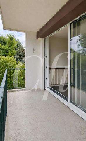 Vente
                Appartement77 m² - 3 Pièces -
                    SURESNES (92150)