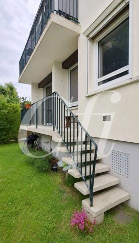 Vente
                Appartement77 m² - 3 Pièces -
                    SURESNES (92150)