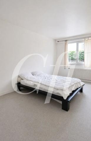 Vente
                Appartement77 m² - 3 Pièces -
                    SURESNES (92150)