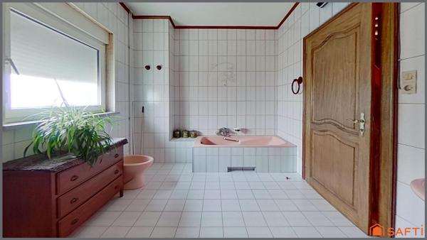 Maison de caractère, 2 chambres, garage et jardin