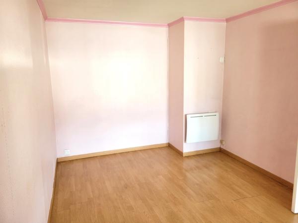 Maison
         3 pièces
        - 80 m² 199 000 € *