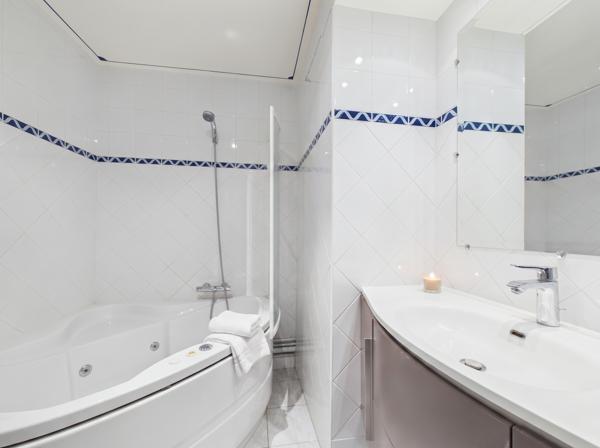 Appartement
         5 pièces
        - 120 m² 129 000 € *