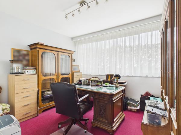 Appartement
         5 pièces
        - 120 m² 129 000 € *