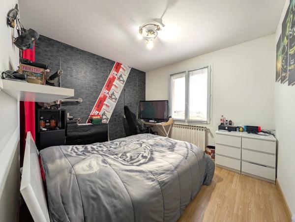 Maison à vendre 9 pièces à PERREUX (42) En exclusivité