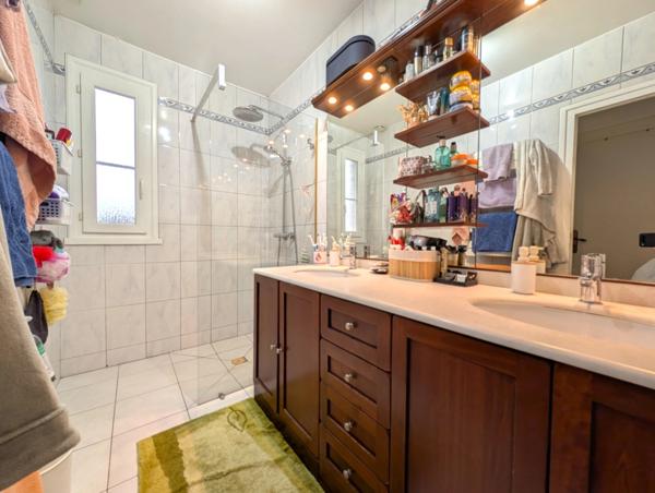 Maison à vendre 9 pièces à PERREUX (42) En exclusivité