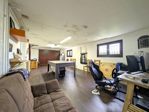 Maison à vendre 9 pièces à PERREUX (42) En exclusivité