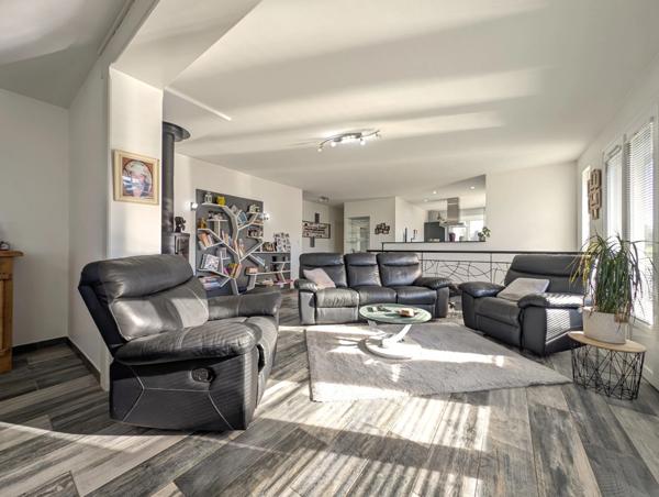 Maison à vendre 9 pièces à PERREUX (42) En exclusivité