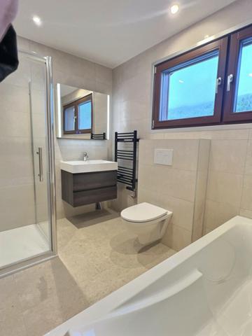 Chalet d’exception face aux montagnes, rare à saisir