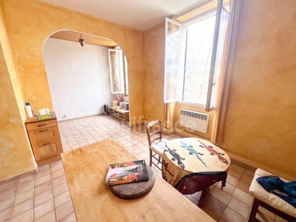 Appartement bourgeois à vendre 3 pièces 2 chambres 77m2 porte de la Saunerie MANOSQUE (04)