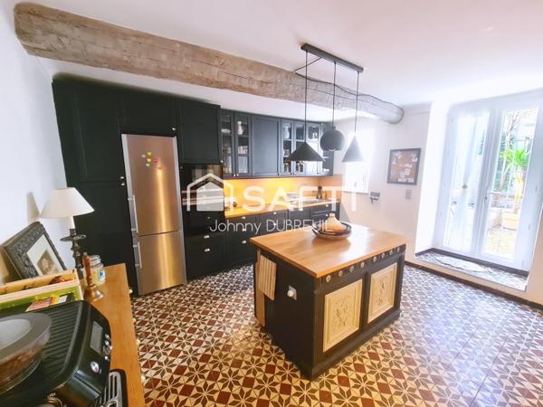 PIGNANS – Hôtel particulier d’exception de 300m2 au cœur du village avec jardin et piscine